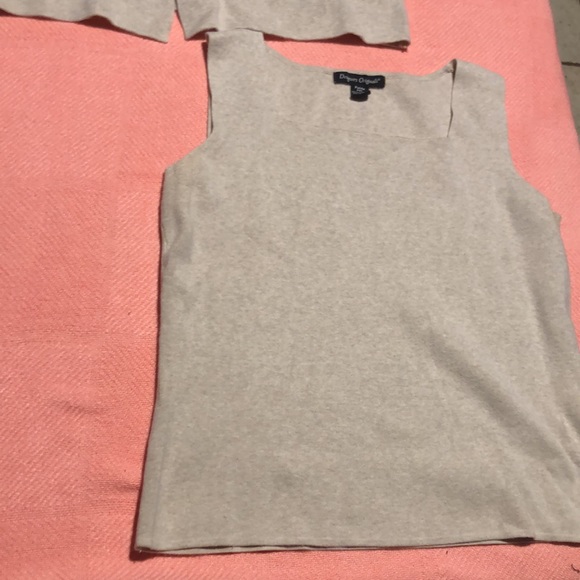 ⭐️⬇️ Designer’s Originals Women’s Sleeveless Sweater and Cardigan Set - Picture 7 of 10